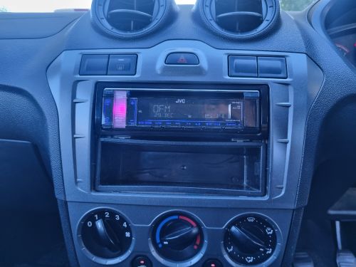 2011 FORD FIGO 1.4 AMBIENTE