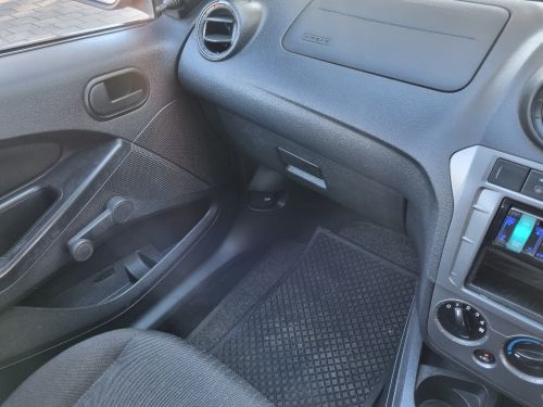 2011 FORD FIGO 1.4 AMBIENTE