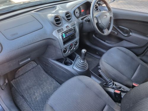 2011 FORD FIGO 1.4 AMBIENTE
